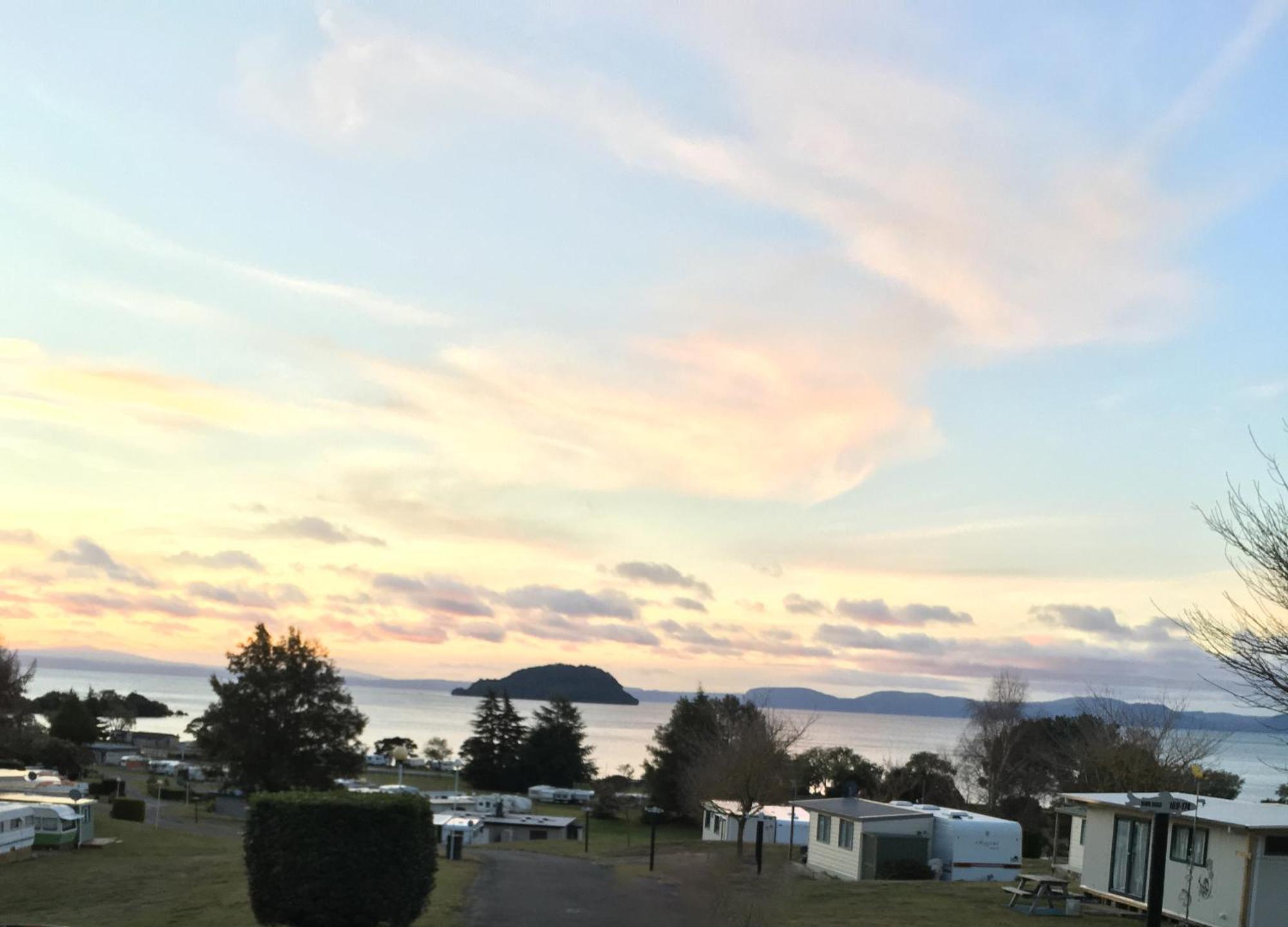 Motutere Bay Top 10 Holiday Park Туранги Екстериор снимка